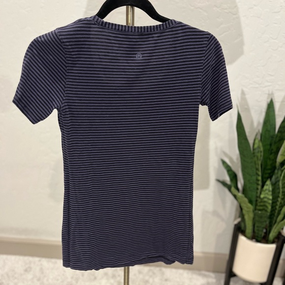Lululemon T-Shirt | Very Soft | Size 4 | Purple/Black | Striped | Great Quality - Picture 1 of 4